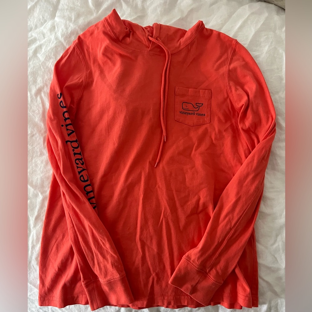 EUC Women’s Vineyard Vines hoodie tee - sz S